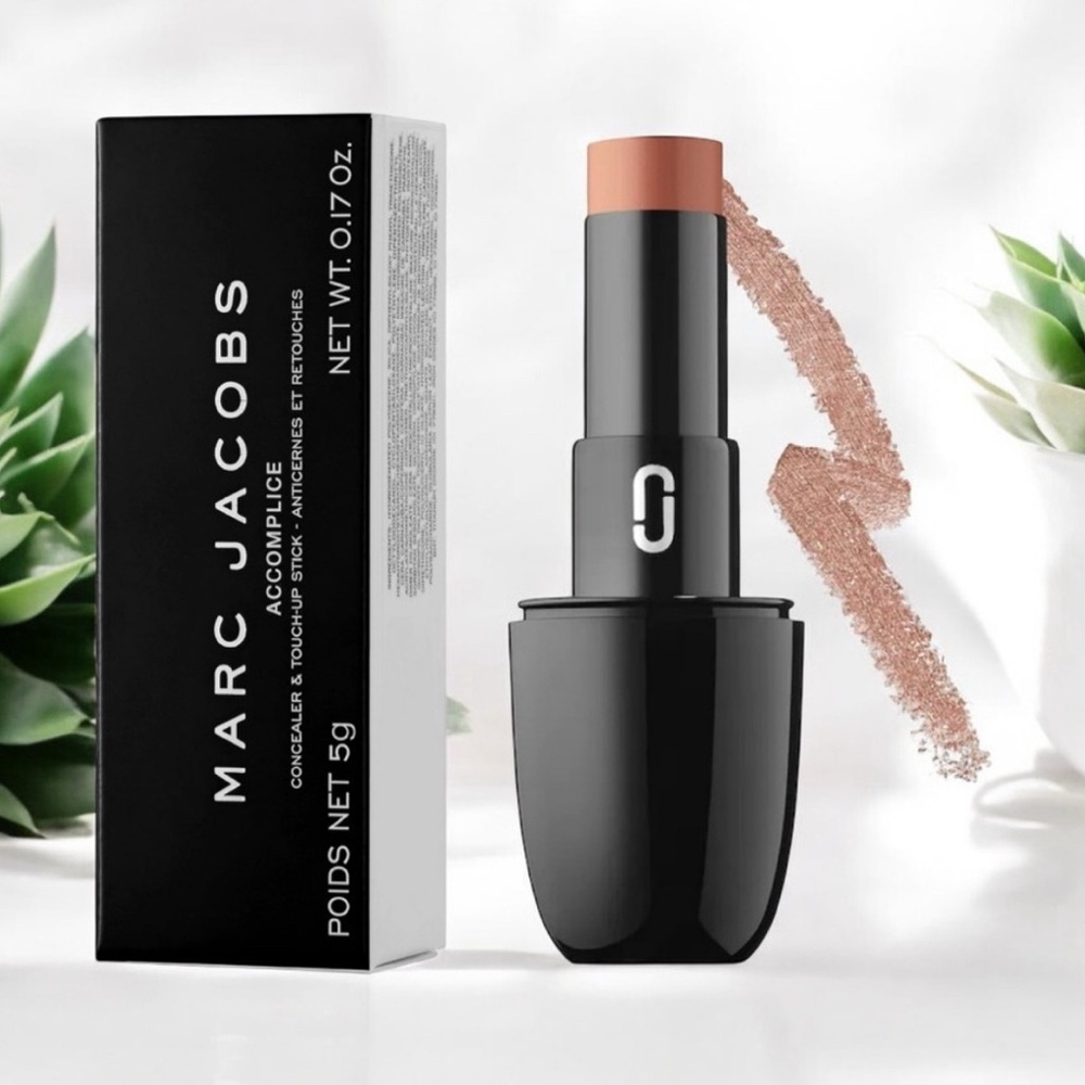 Marc Jacobs Beauty Accomplice Concealer & Touch-Up Stick - Tan 46